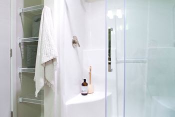 Pine Valley Ranch Apartments Spokane, Washington Bathroom